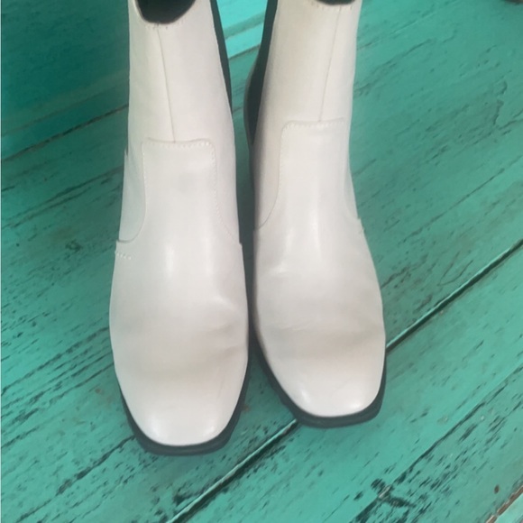 White designer boots - Picture 2 of 2